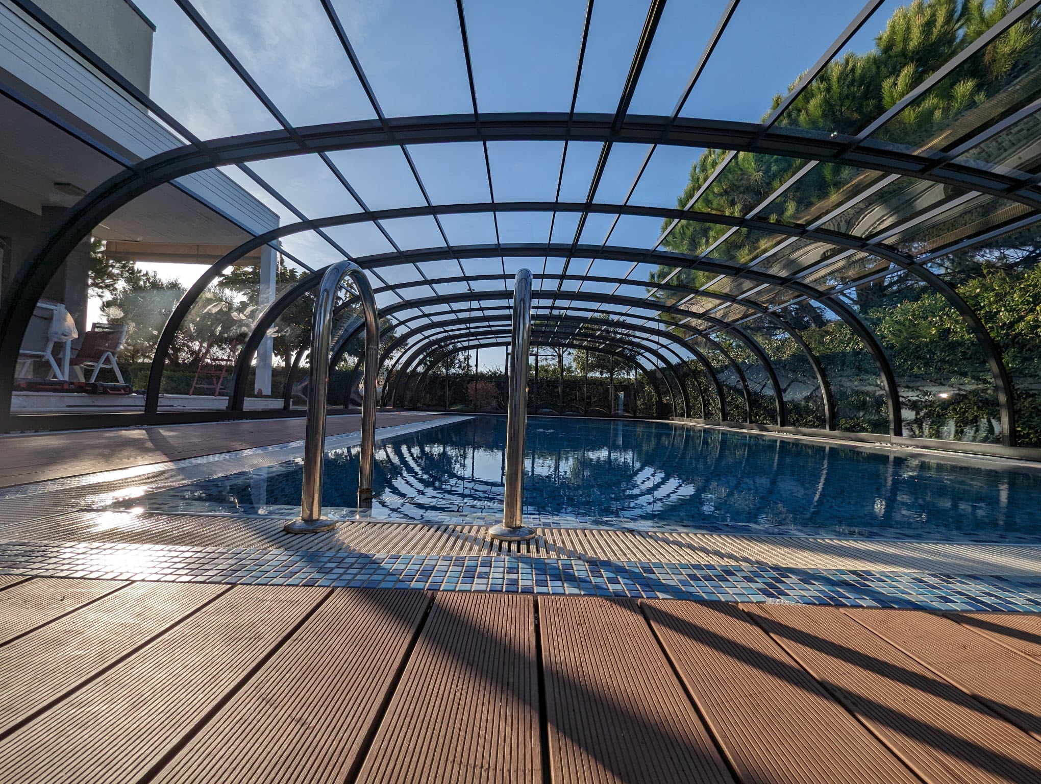 Read more about the article Visoka bazenska streha za uporabo bazena preko celega leta v Kopru