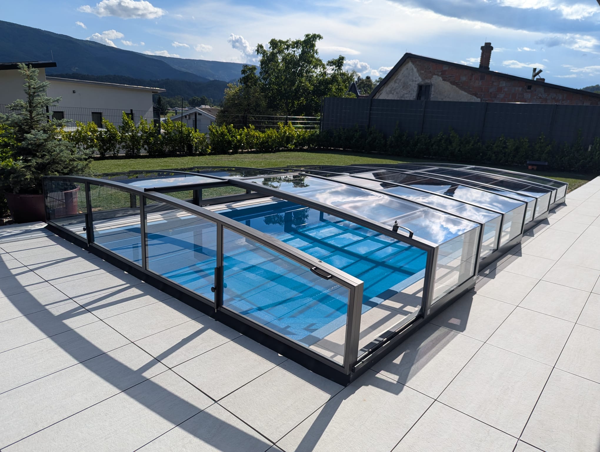 Read more about the article Nizka bazenska streha na buzonih