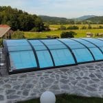 Ugodna estetska rešitev pokrivanja bazena za domače SPA centre
